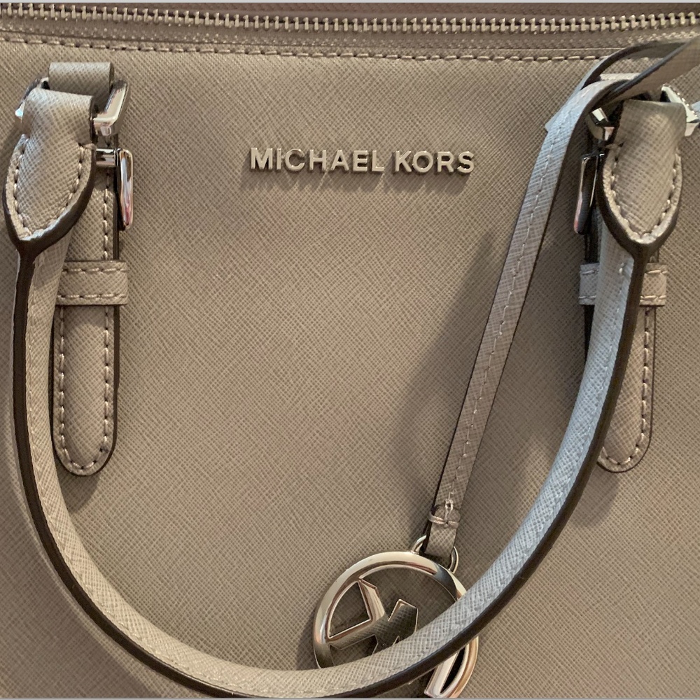 MICHAEL KORS HAND BAG; TAG ON THE BAG